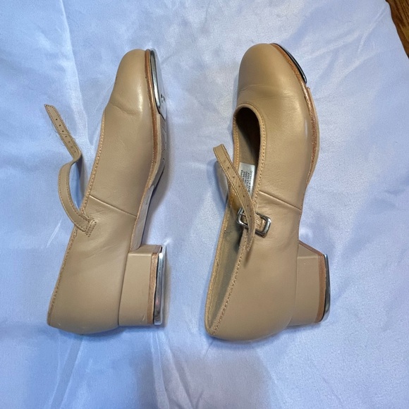 Bloch Tap-in S0302L Tan tap shoes size 6 with straps.  Condition is very good! - Picture 2 of 10